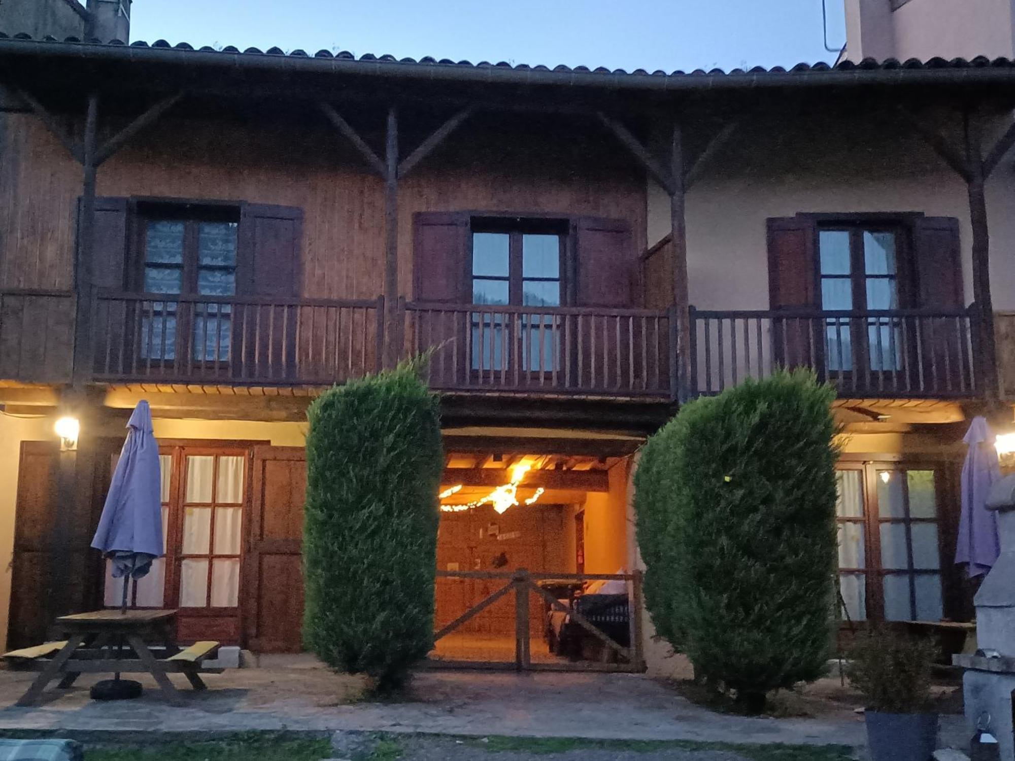 Vila Le Rouge Robin Fougax-et-Barrineuf Exteriér fotografie